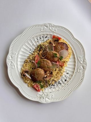 Котлетки из индейки с пастой птитим,грибами и сливочным соусом