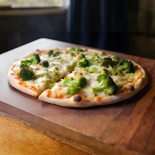 Пица с броколи и синьо