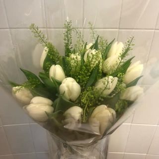 Bukiet 15 tulipanów z trawą