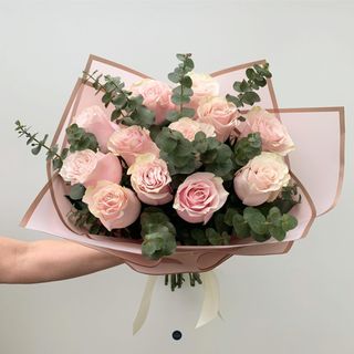 RAMO DE 12 ROSAS ROSA