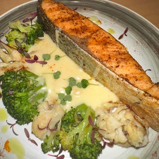 Семга под сливочным соусом