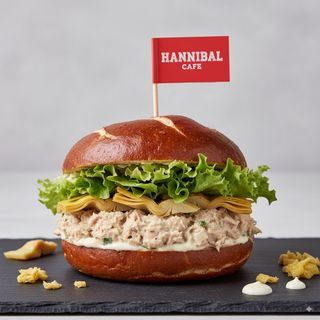 Bretzel Tonno plant based, mayo, carciofini, riccia