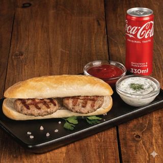 Сандвич с кюфтета + салата Снежанка + Coca-Cola кен