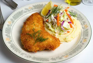 Kotlet drobiowy panierowany z dodatkami do wyboru