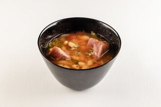 Ciorbă  de fasole boabe cu afumătură