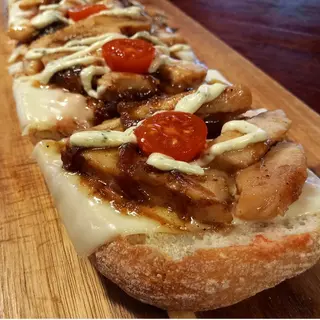 Llescas De Queso De Cabra Y Cebolla Caramelizada