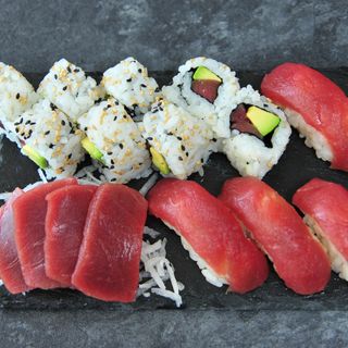 Bandeja 10 Sushi (16 Uds.)