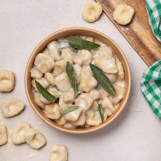 Pasta  con salsa mantequilla y salvia