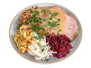 Karkówka pieczona w sosie pieczeniowym