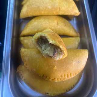 Empanada De Carne Desmechada (1 Ud.)