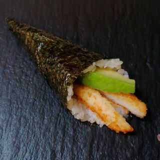 Temaki con pollo e avocado