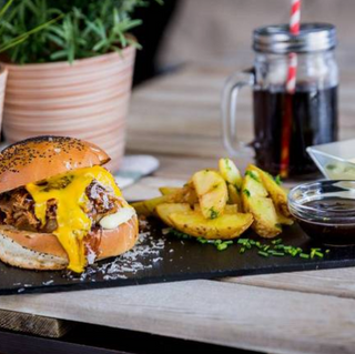 Vegan Pulled Ribs Burger