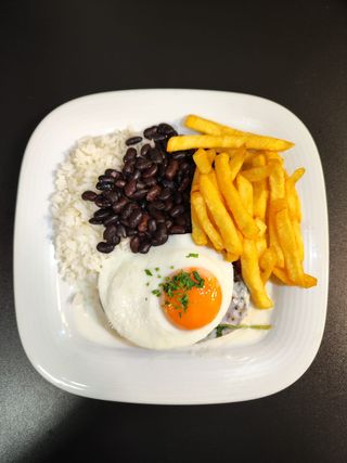 Hambúrguer Gourmet de Novilho com Molho de Queijo