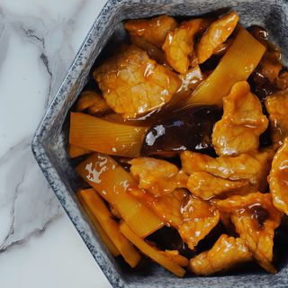 Vitello con Bambù e Funghi