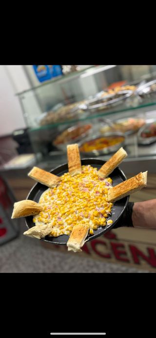 Mais, prosciutto e formaggio