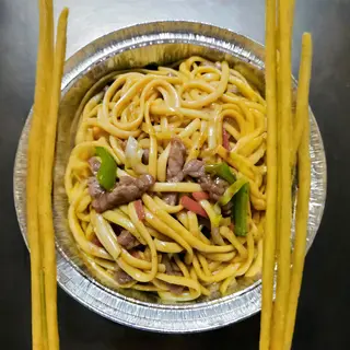 54. Tallarines Con Ternera Y salsa Curry