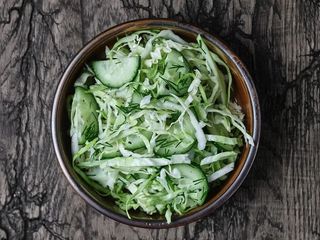 Салат з молодої капусти та огірка (150g)