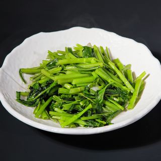 Spinaci d'acqua saltati