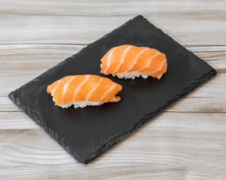 Nigiris De Salmón  (2 Uds.)