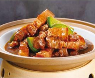 Maiale stufata in salsa soia