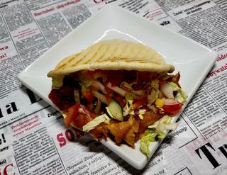 Pita z kurczakiem strips