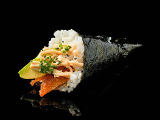 161 Temaki pollo y aguacate (1 ud.)