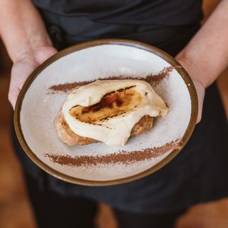 Torrija de panettone con crema catalana quemada