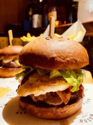 Konkar Theodors (cheesy) burger