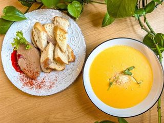 Kremowa zupa serowa+ Pasztet z tostami