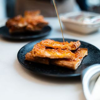 Coca del Maresme con tomate de colgar