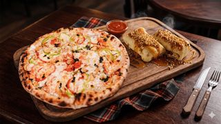 Pizza začinjena piletina i palačinke gratis