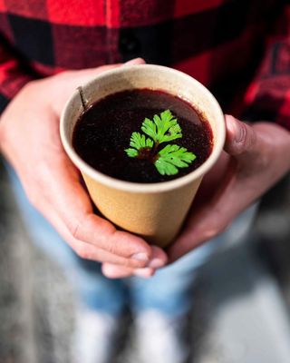 Kubek barszczu czerwonego