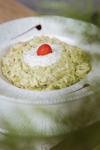 Zeleni rižoto sa lignjama i aromatičnim krem sirom 400 gr