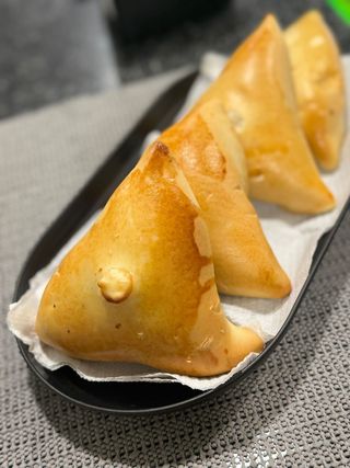 Esfiha de Frango com Catupiry