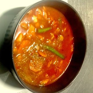 40. potrawka z kurczaka i makaronem sojowym