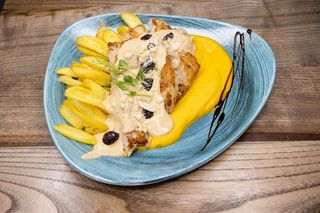 Ćuretina sa brusnicom i bademom 550g