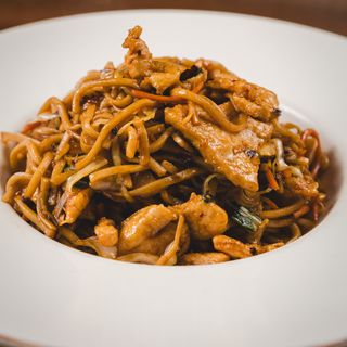 19a. Nudle sa piletinom, spanaćem, povrćem i soja sosom