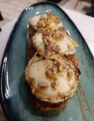 Tosta De Queso Y Nueces