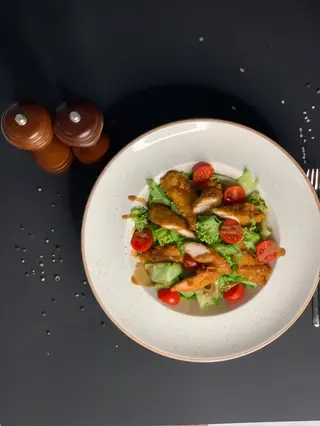 Salata sa hrskavom piletinom