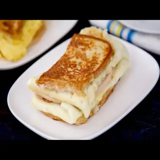 Medium Toast Bread & Egg