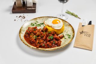 Tochitura olteneasca cu mamaliguta si ou