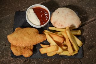 Meniu snitel pui + cartofi prajiti