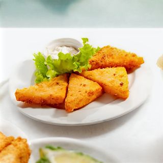 Панирани кашкавалчета  в чеснов сос