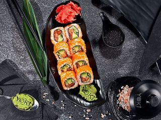 Каліфорнія з лососем (290g)