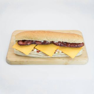 მექსიკური ჰოთ დოგი მდნარი ყველით პურში