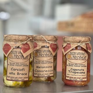 Vasetti di caponata, melanzane Casarecce, pomodori secchi