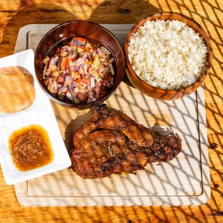 Quart De Poulet + 1 Portion D'attiéké