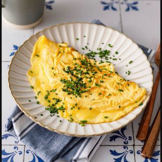 Омлет в тортила с пуешко филе и кашкавал