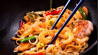 Makaron Udon smażony z krewetkami