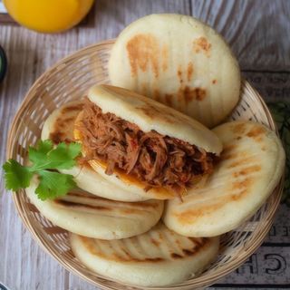 Arepa de Carne Mechada